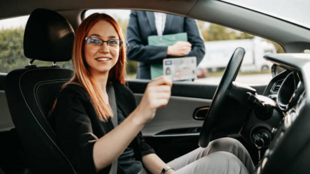 La DGT estudia prohibir conducir a estas personas entre las doce de la noche y las seis de la mañana