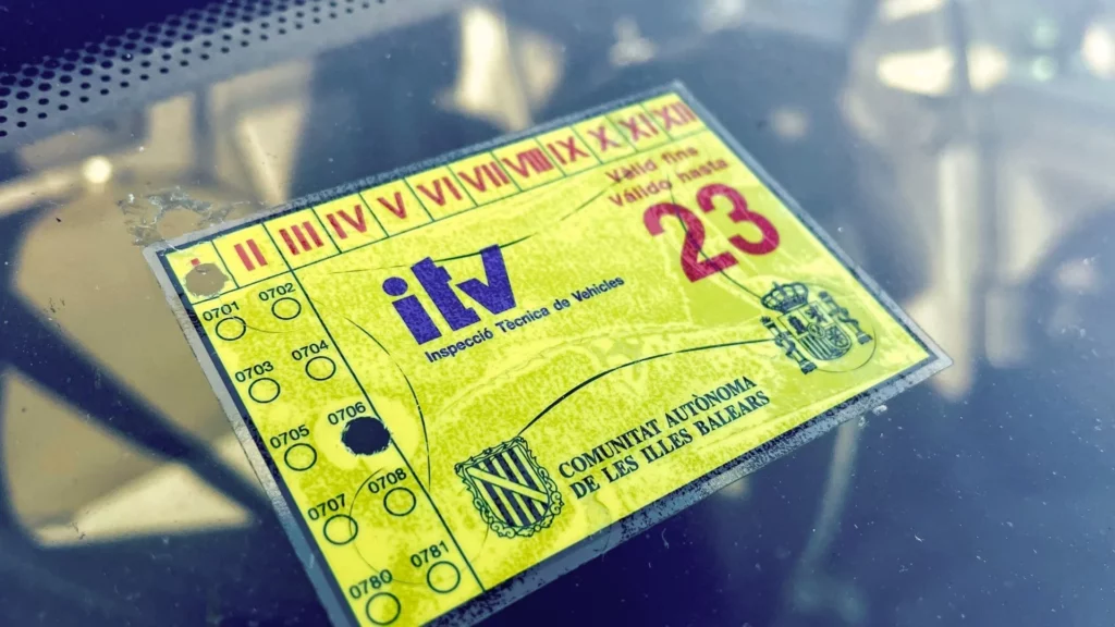 Algunos vehículo van a dejar de llevar la etiqueta de la ITV