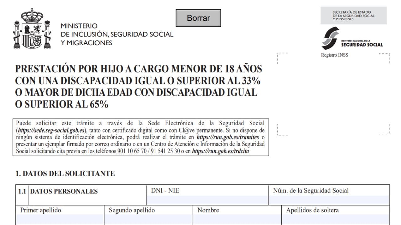 Te contamos cómo solicitar la ayuda de la Seguridad Social a padres con hijos con discapacidad